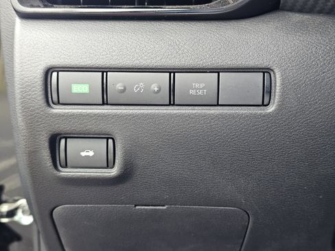 Used 2024 Nissan Sentra SV w/ SV Premium Package FWD image 18
