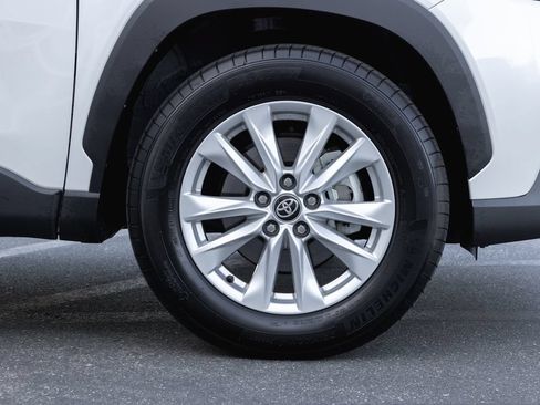 Certified 2026 Toyota Corolla Cross LE FWD image 4