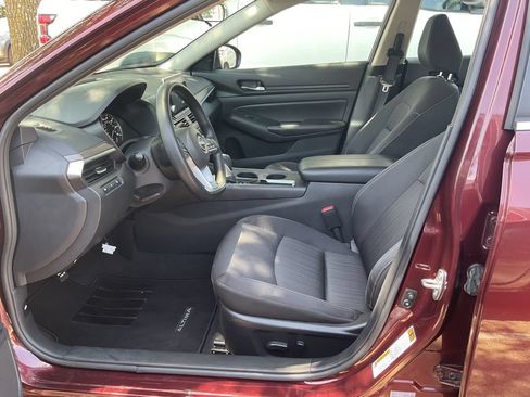 Used 2025 Nissan Altima 2.5 SV FWD image 8