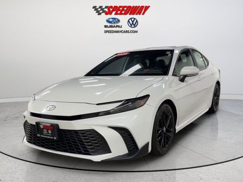 Used 2025 Toyota Camry SE FWD image 12