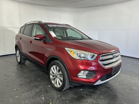 Used 2017 Ford Escape Titanium image 2