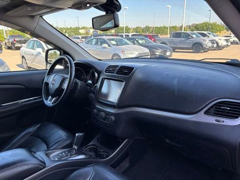 Used 2018 Dodge Journey Crossroad w/ Nav & Sun Group FWD image 19