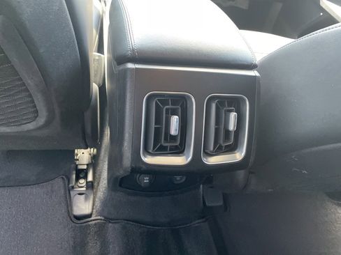 Used 2022 Kia Sorento S image 11