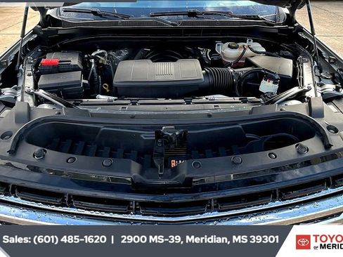 Used 2023 Chevrolet Suburban LT image 8