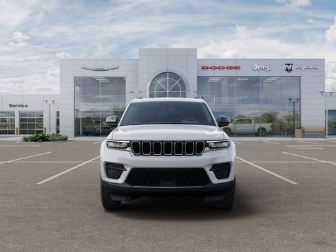 New 2026 Jeep Grand Cherokee Laredo image 6