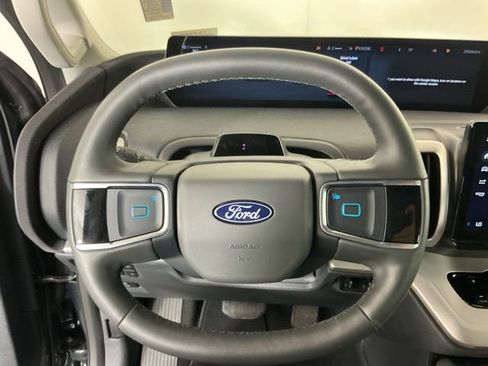Used 2025 Ford Expedition Active AWD/4WD image 17