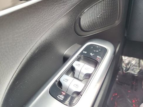 Used 2025 Mercedes-Benz C 300 Sedan image 33