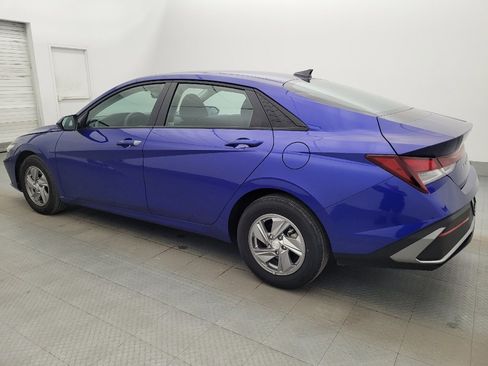 Used 2025 Hyundai Elantra SE FWD image 3