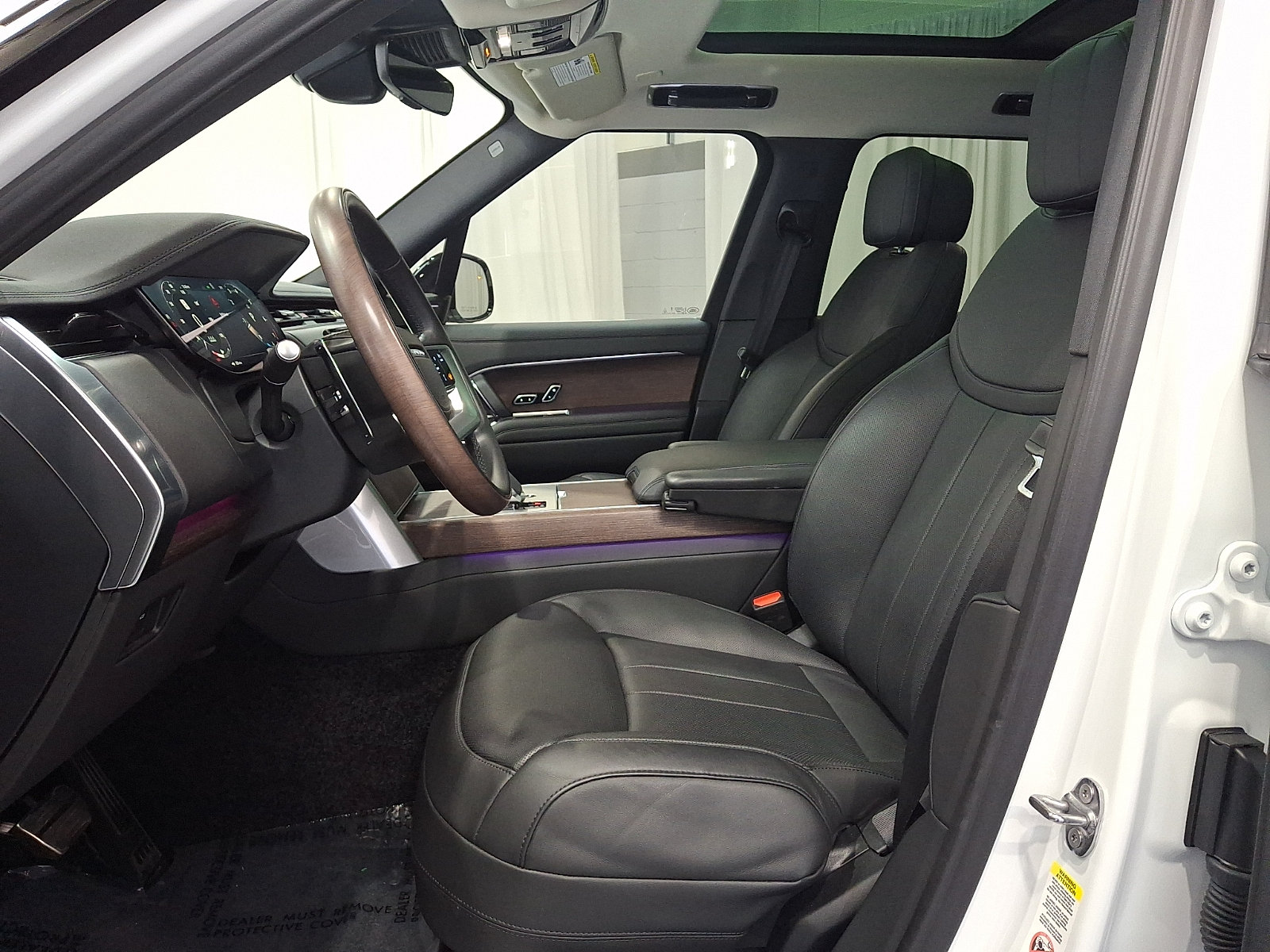 Certified 2025 Land Rover Range Rover SE AWD/4WD image 13