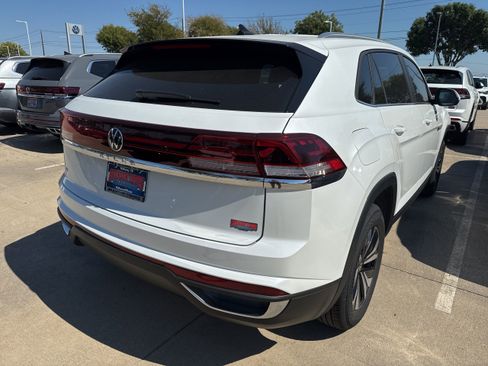 New 2026 Volkswagen Atlas Cross Sport SE image 4