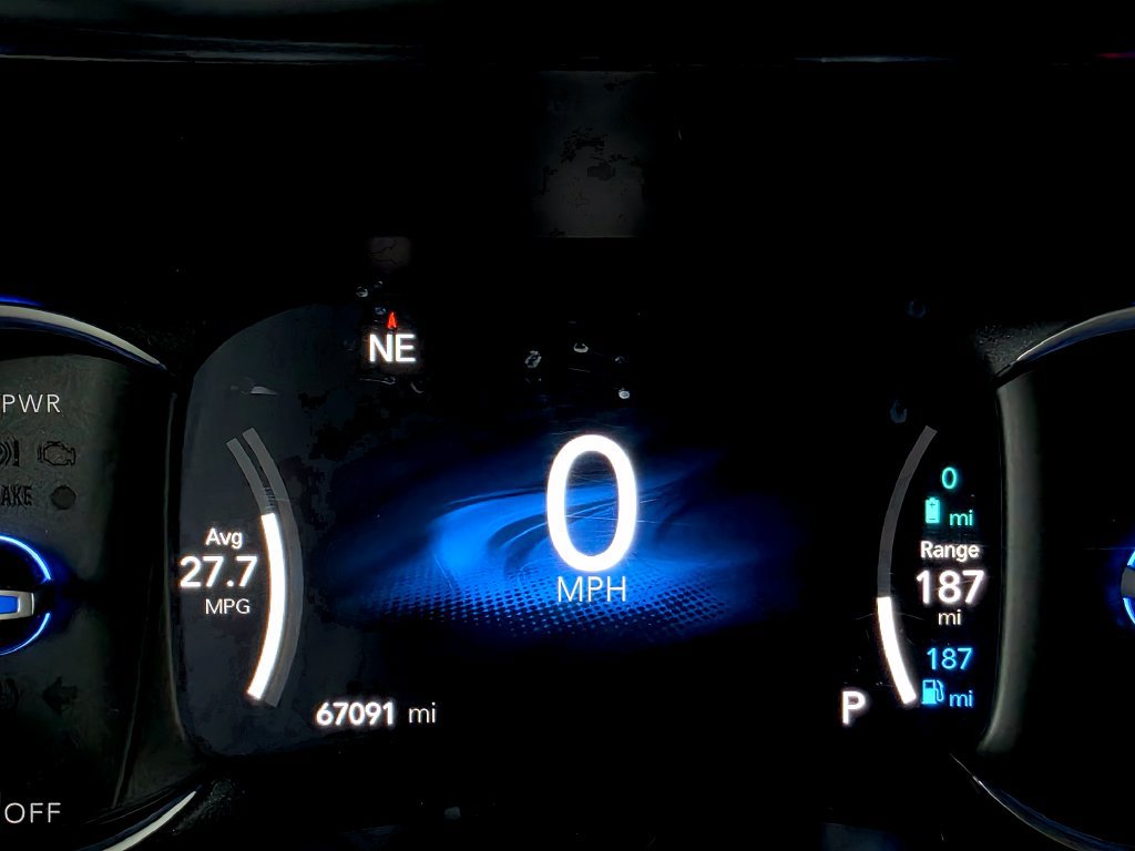 Used 2023 Chrysler Pacifica Limited FWD image 34