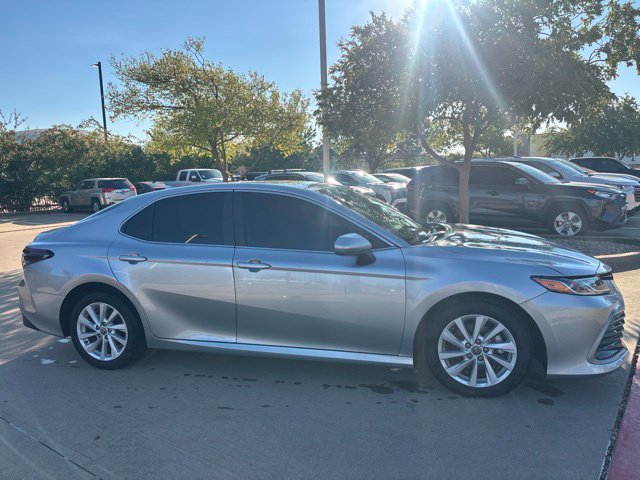 Used 2022 Toyota Camry LE FWD image 4