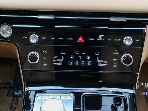 Used 2025 Genesis G80 2.5T image 13