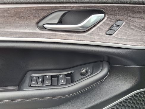 Used 2023 Jeep Grand Cherokee Limited w/ Trailer Tow Prep Group (B) image 13