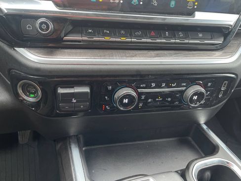 Used 2022 Chevrolet Silverado 1500 LTZ AWD/4WD image 15