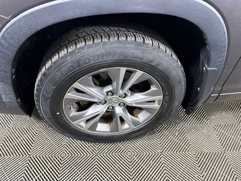 Used 2015 Toyota Highlander XLE image 10