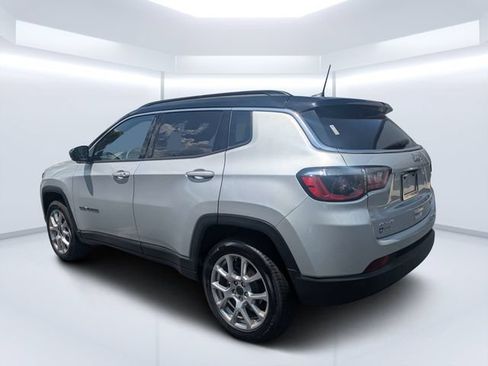 Used 2025 Jeep Compass Limited AWD/4WD image 5