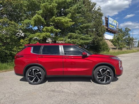 Used 2022 Mitsubishi Outlander SE image 4