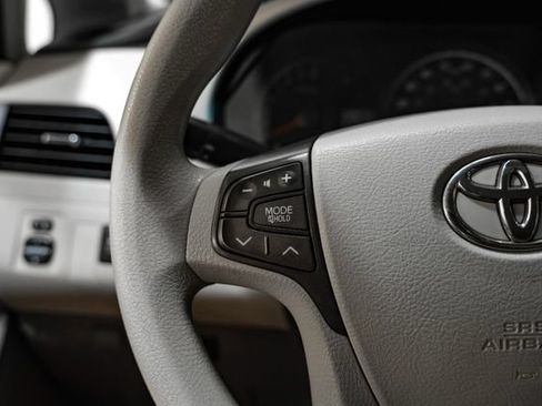 Used 2011 Toyota Sienna LE FWD image 19