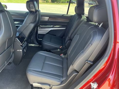 New 2026 Cadillac Vistiq Premium Luxury AWD/4WD image 28