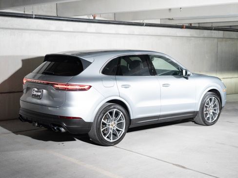 Certified 2023 Porsche Cayenne AWD/4WD image 9