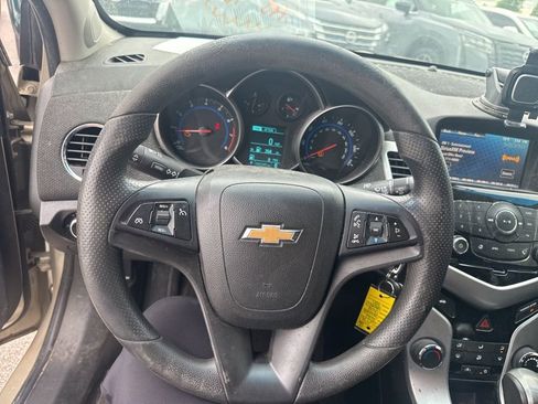 Used 2016 Chevrolet Cruze LT w/ Technology Package FWD image 10
