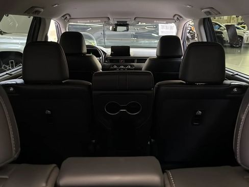 Used 2025 Honda Pilot EX image 23