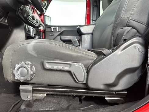 Used 2019 Jeep Wrangler Sport S image 22