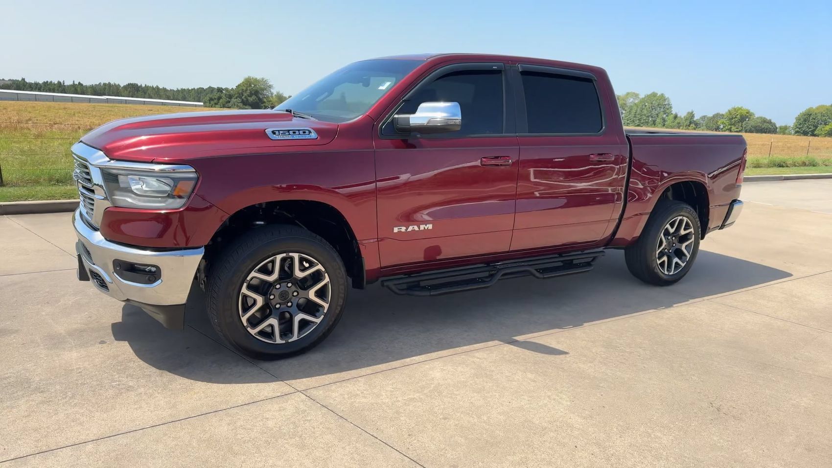 Used 2024 RAM 1500 Laramie AWD/4WD image 4