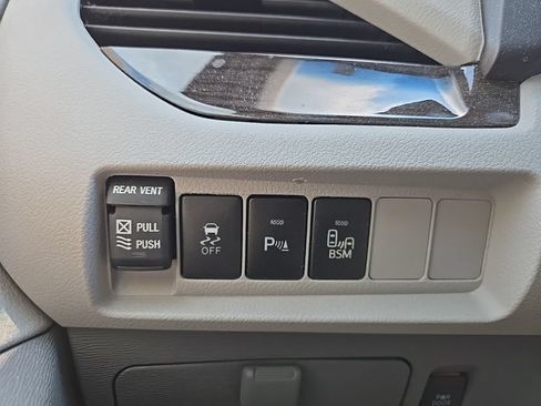Used 2017 Toyota Sienna XLE Premium AWD/4WD image 20