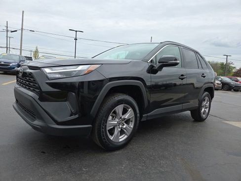 Used 2025 Toyota RAV4 XLE AWD/4WD image 3