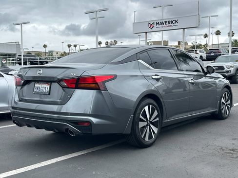 Used 2019 Nissan Altima 2.5 SV FWD image 3