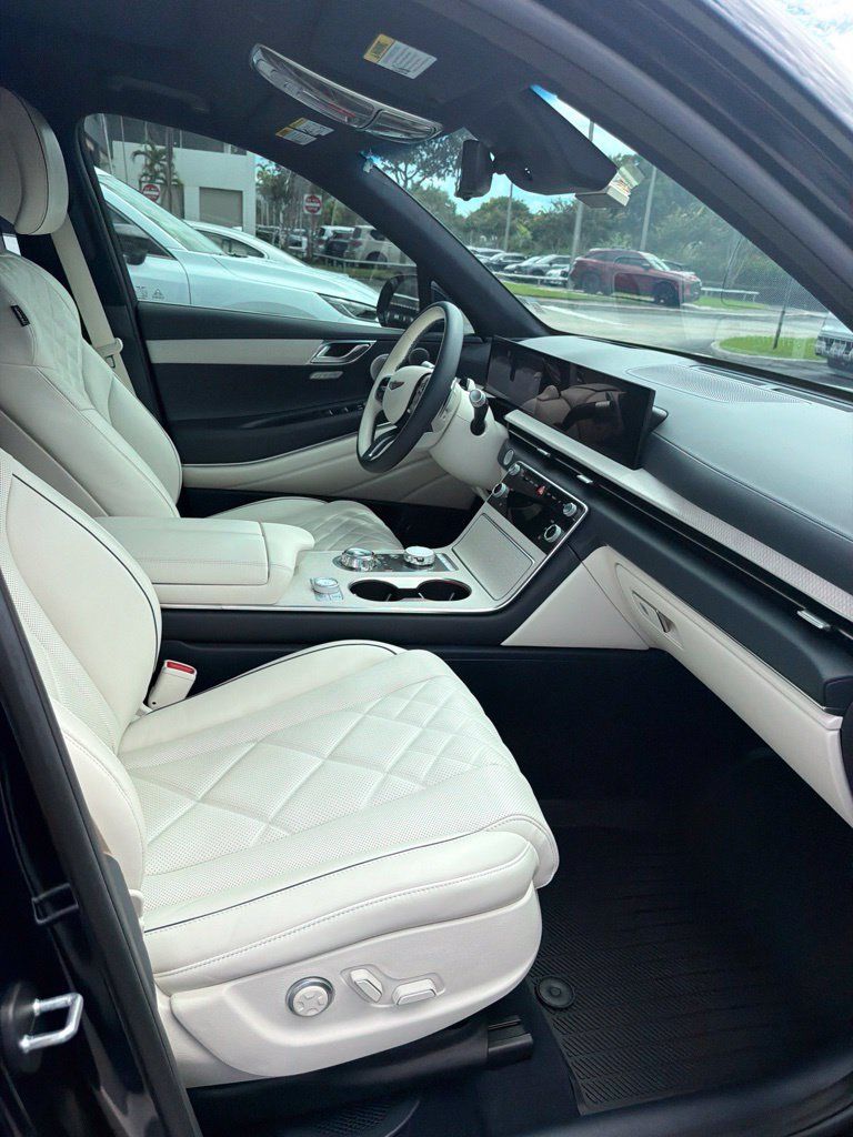 Used 2025 Genesis GV80 3.5T Prestige AWD/4WD image 12