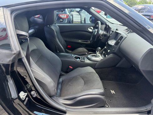 Used 2018 Nissan 370Z Touring image 30