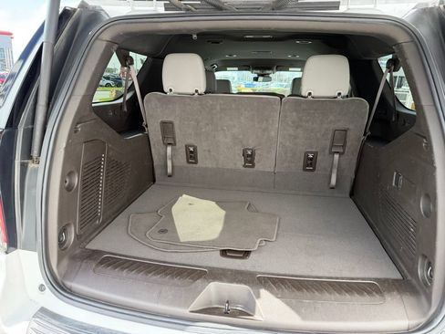 Used 2024 Chevrolet Suburban LT RWD image 31