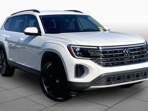 Used 2024 Volkswagen Atlas SE image 3