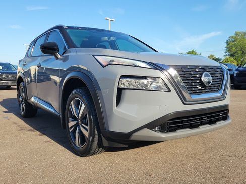 Certified 2021 Nissan Rogue SL image 2