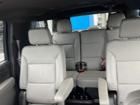 Used 2023 GMC Yukon XL SLT w/ SLT Luxury Package image 19