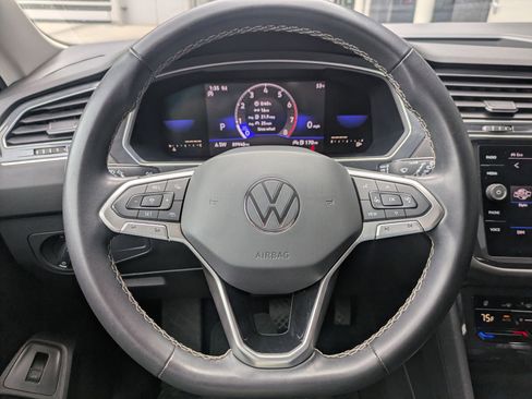 Used 2022 Volkswagen Tiguan SE image 12