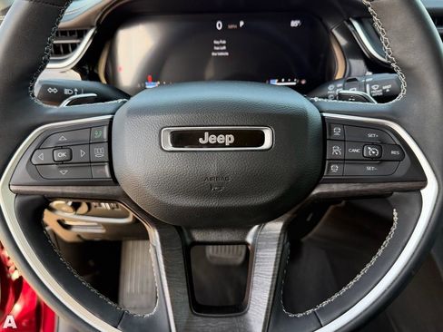 Certified 2023 Jeep Grand Cherokee Limited w/ Black Appearance Package AWD/4WD image 31