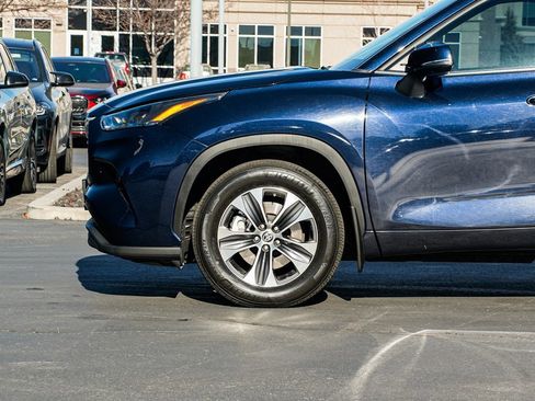 Used 2022 Toyota Highlander XLE image 8