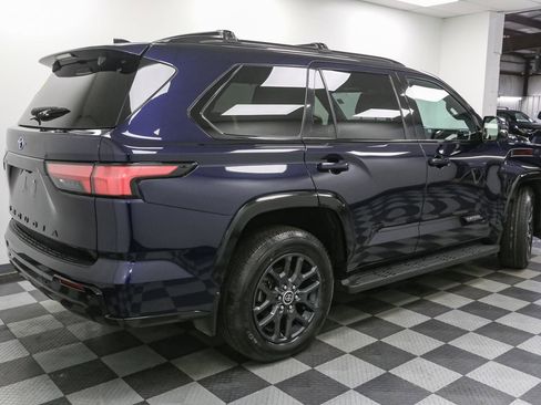 Used 2023 Toyota Sequoia Platinum image 10
