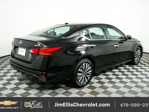 Used 2024 Nissan Altima 2.5 SV FWD image 3