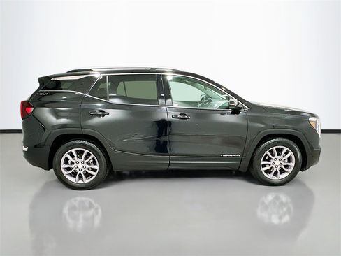 Used 2023 GMC Terrain SLT image 8