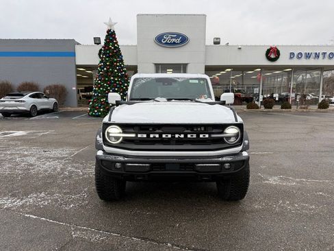 New 2025 Ford Bronco Outer Banks w/ Sasquatch Package image 2