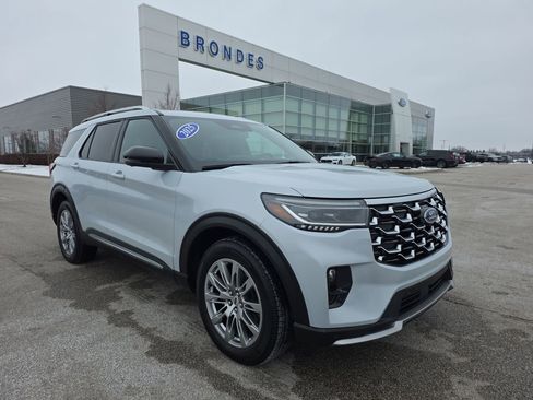 Used 2025 Ford Explorer Platinum image 1