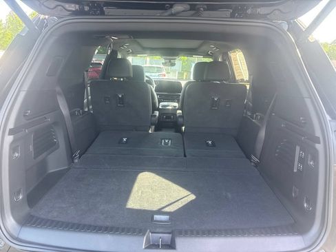 Used 2025 Chevrolet Traverse RS FWD image 13
