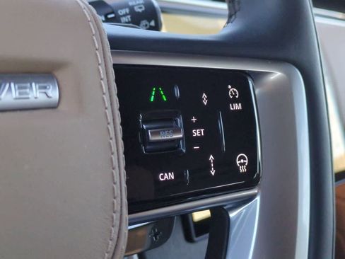 Used 2025 Land Rover Range Rover SE image 25