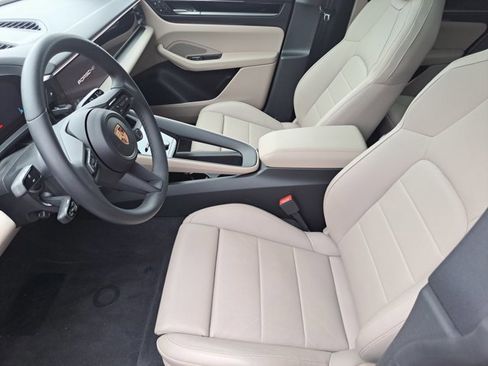 Used 2025 Porsche Macan 4 Electric image 22