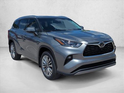 New 2026 Toyota Highlander Platinum AWD/4WD image 3
